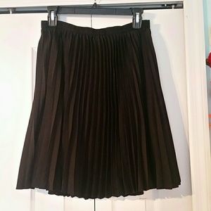Black pleated skirt